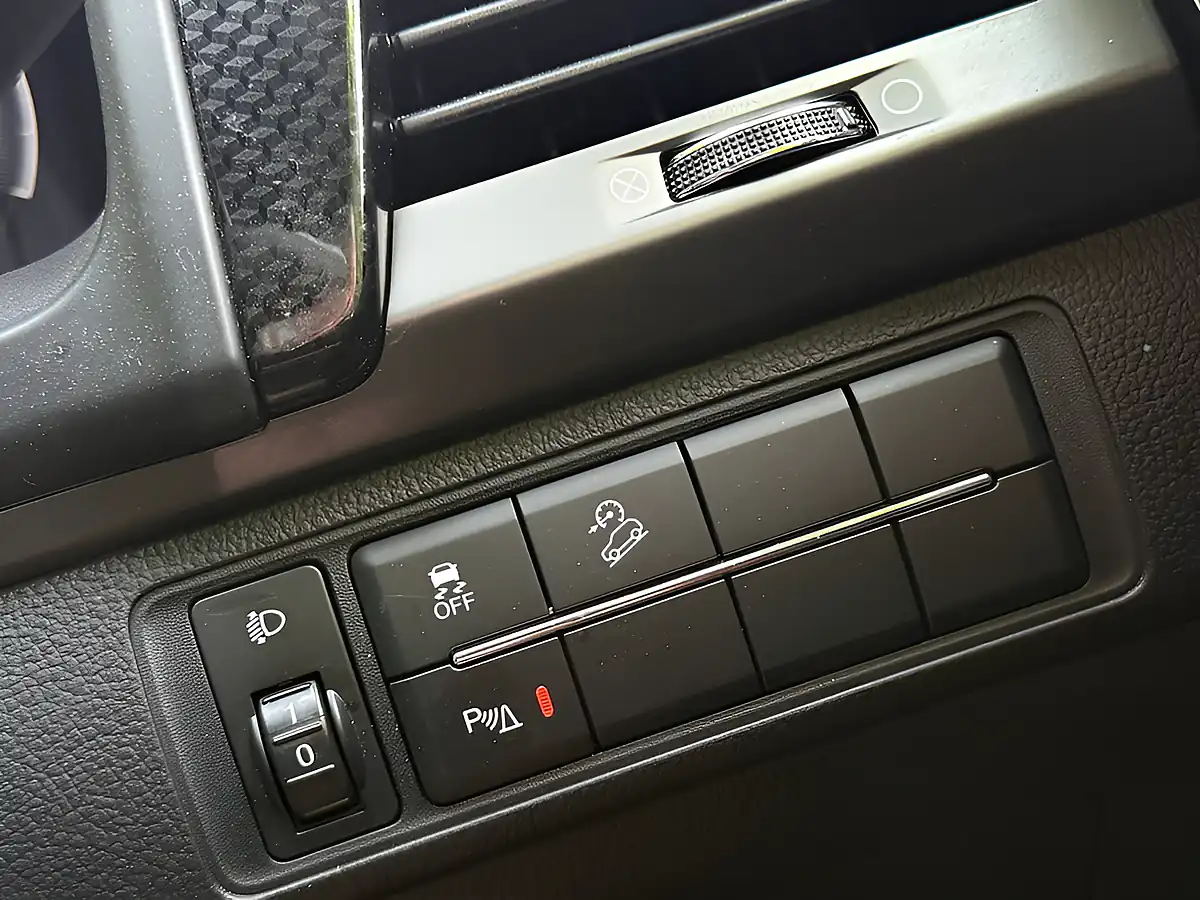 Used 2022 Ssangyong Musso Saracen Black - Interior and Exterior details 19