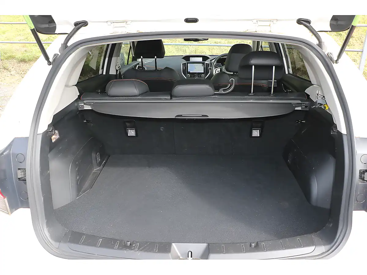 Used 2022 Subaru Xv Se Premium White - Interior and Exterior details 17