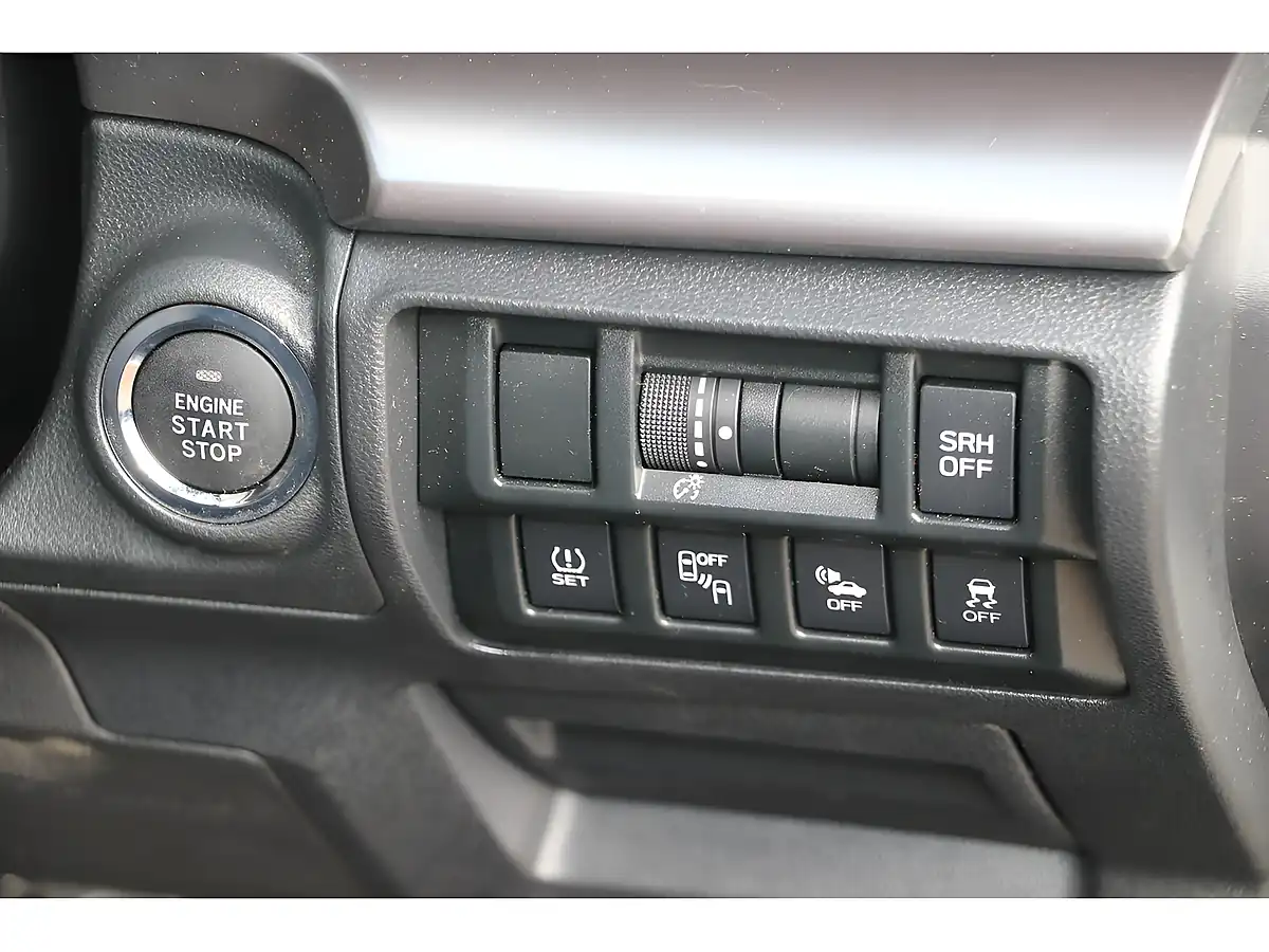 Used 2022 Subaru Xv Se Premium White - Interior and Exterior details 8