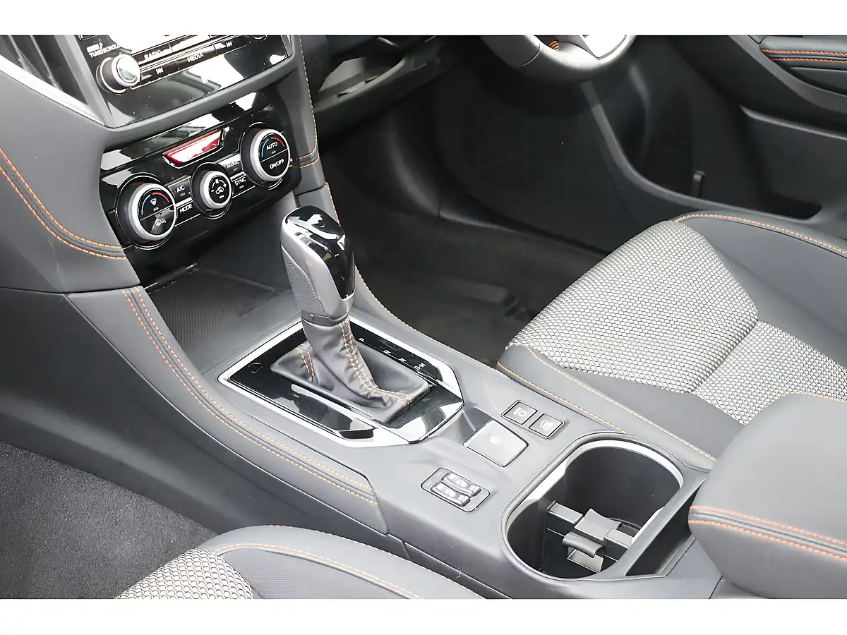 Used 2022 Subaru Xv Se White - Interior and Exterior details 13