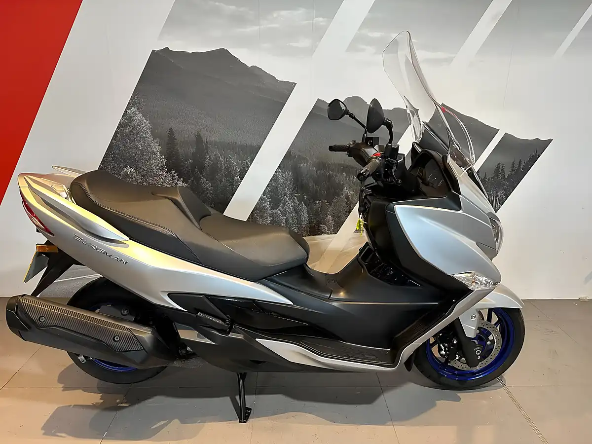 Used 2022 Suzuki Burgman 400 Silver - Front View