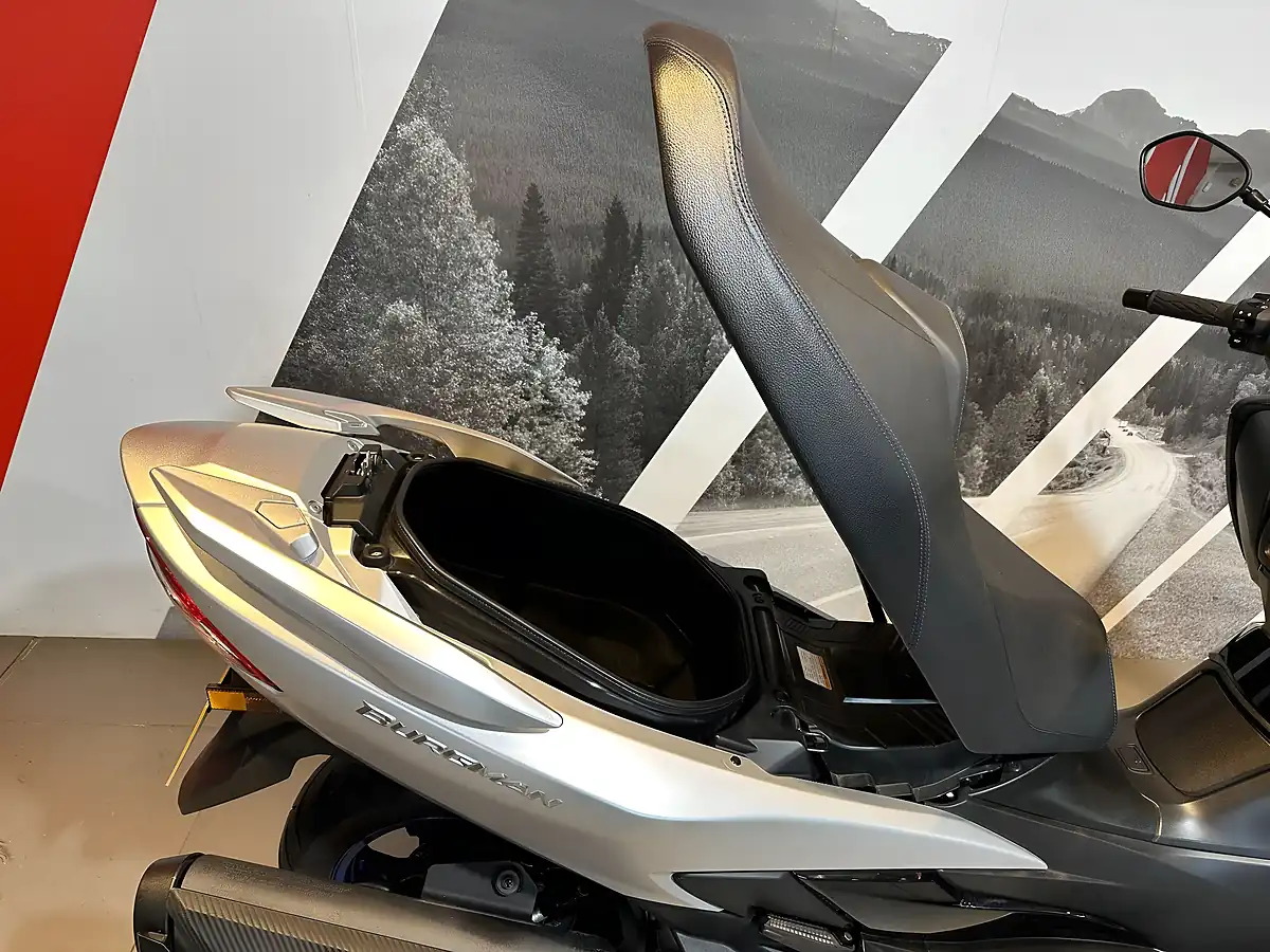 Used 2022 Suzuki Burgman 400 Silver - Interior and Exterior details 12