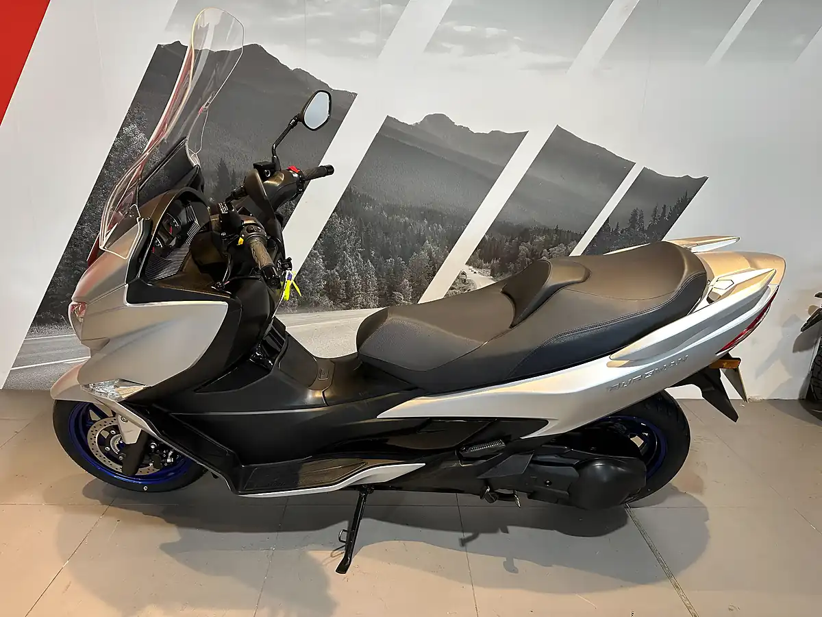 Used 2022 Suzuki Burgman 400 Silver - Interior and Exterior details 2