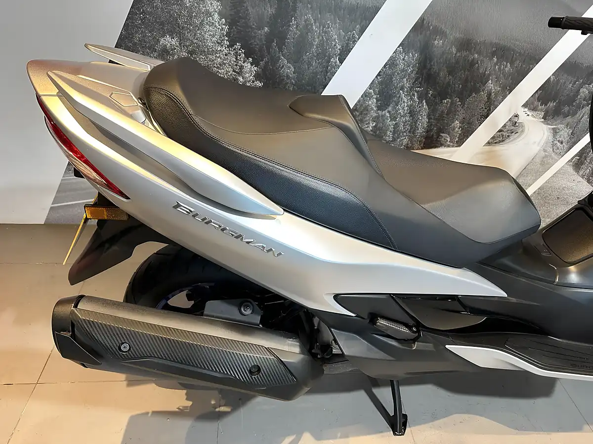 Used 2022 Suzuki Burgman 400 Silver - Interior and Exterior details 5