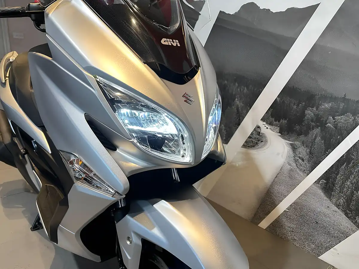 Used 2022 Suzuki Burgman 400 Silver - Interior and Exterior details 8