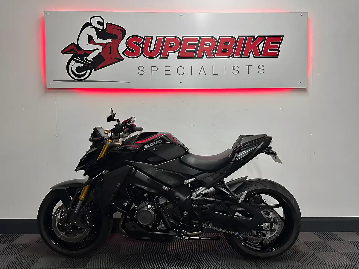 Used 2022 Suzuki GSX-S1000 Naked Black - Interior and Exterior details 11