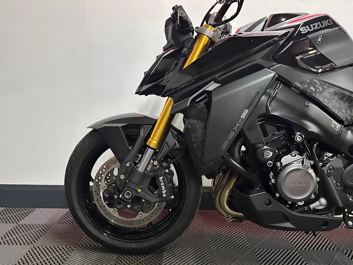 Used 2022 Suzuki GSX-S1000 Naked Black - Interior and Exterior details 13