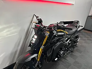 Used 2022 Suzuki GSX-S1000 Naked Black - Interior and Exterior details 16