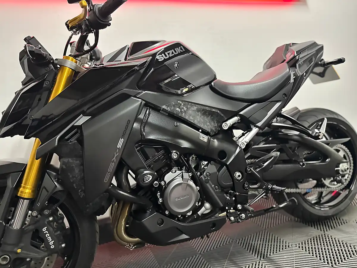 Used 2022 Suzuki GSX-S1000 Naked Black - Interior and Exterior details 17