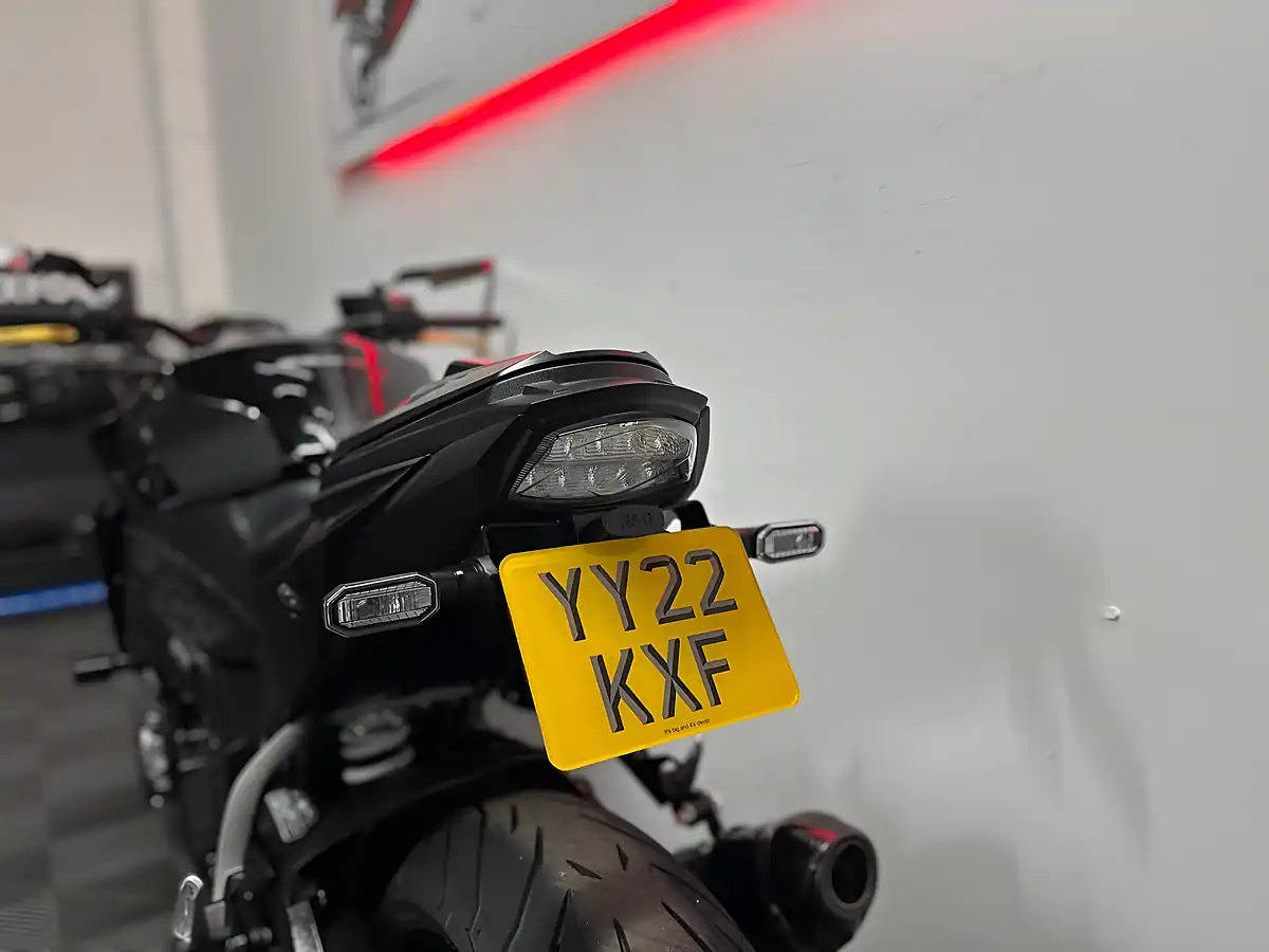 Used 2022 Suzuki GSX-S1000 Naked Black - Interior and Exterior details 19