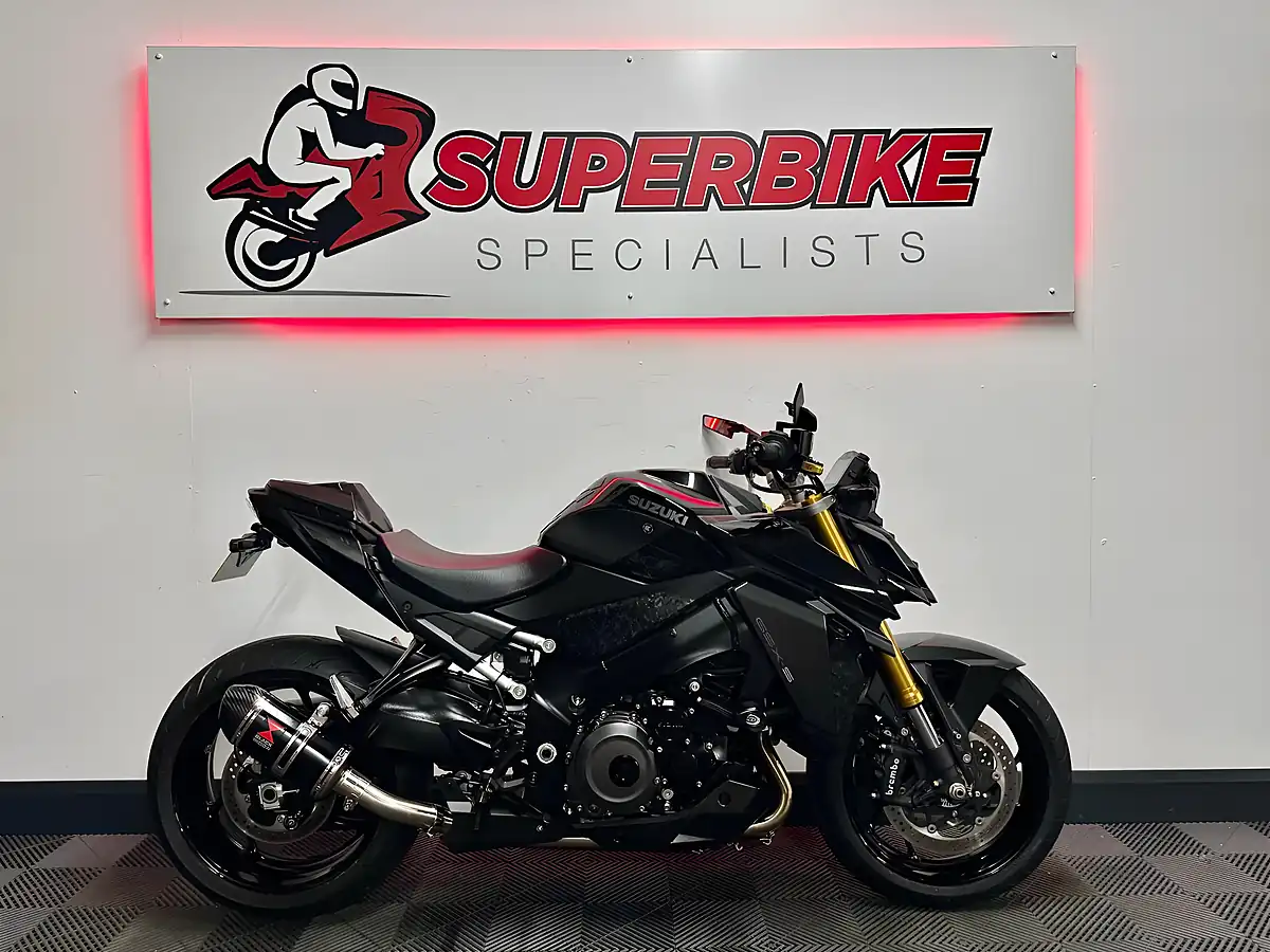 Used 2022 Suzuki GSX-S1000 Naked Black - Interior and Exterior details 2