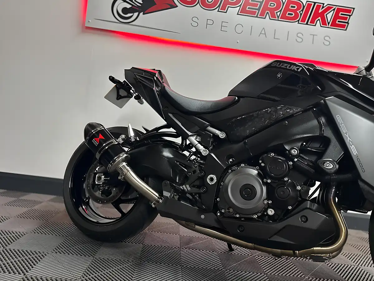 Used 2022 Suzuki GSX-S1000 Naked Black - Interior and Exterior details 20
