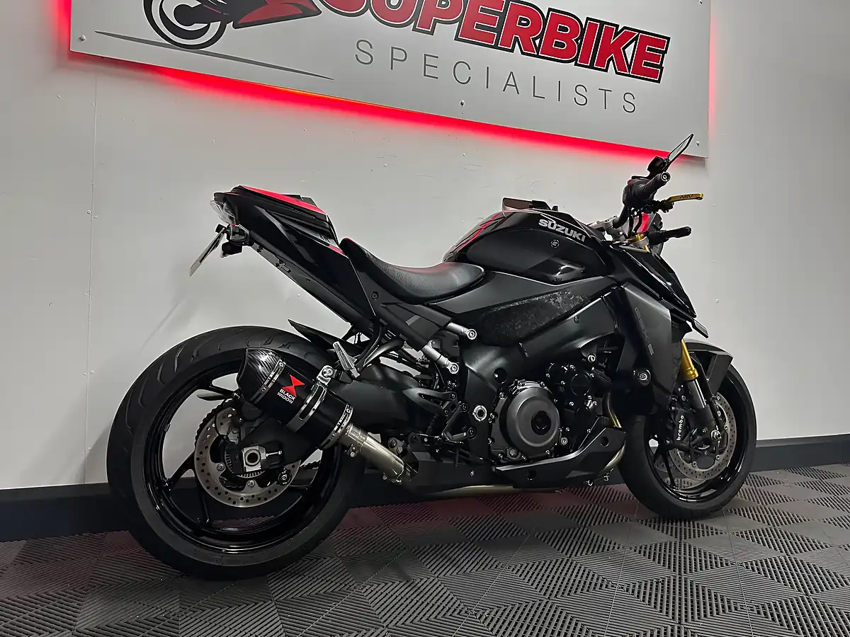 Used 2022 Suzuki GSX-S1000 Naked Black - Interior and Exterior details 4