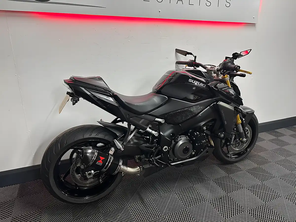 Used 2022 Suzuki GSX-S1000 Naked Black - Interior and Exterior details 5