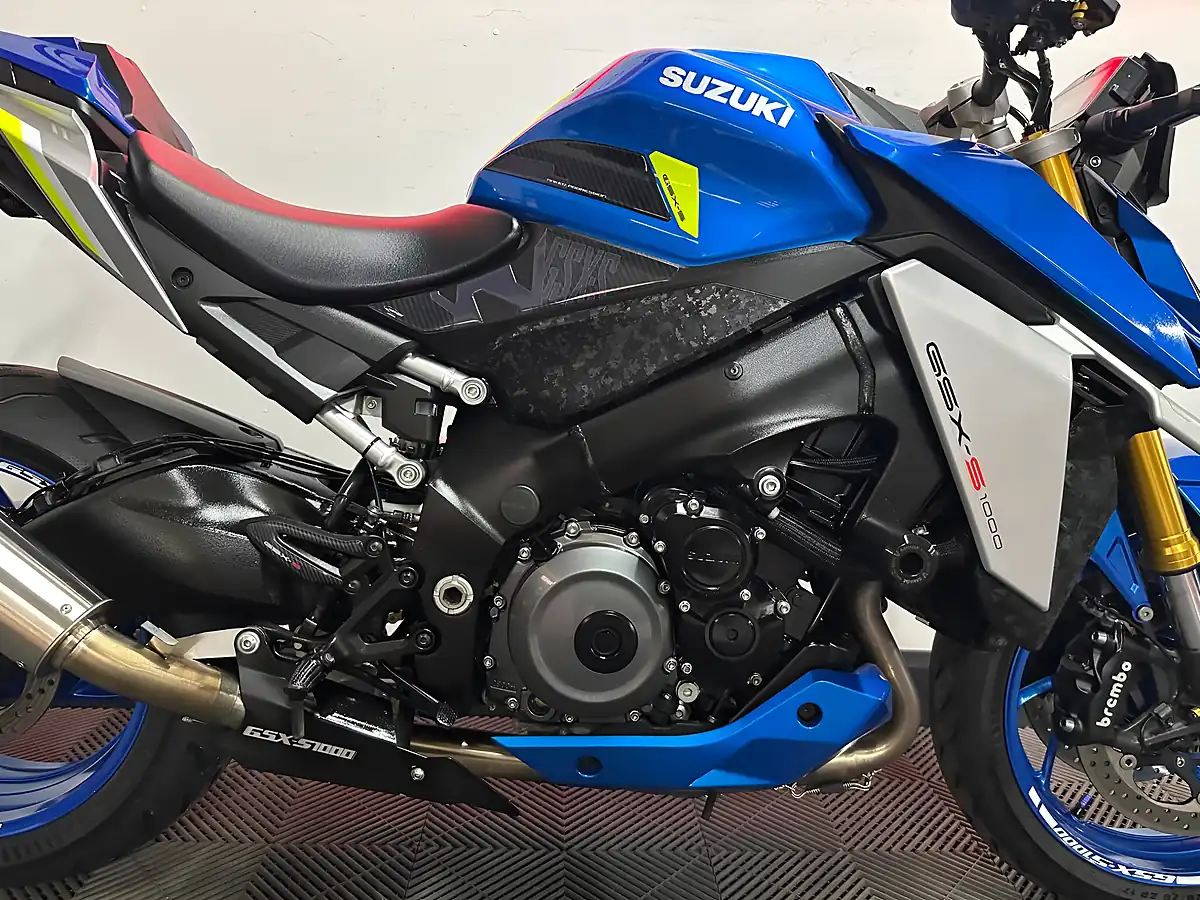 Used 2022 Suzuki GSX-S1000 Naked Blue - Interior and Exterior details 16