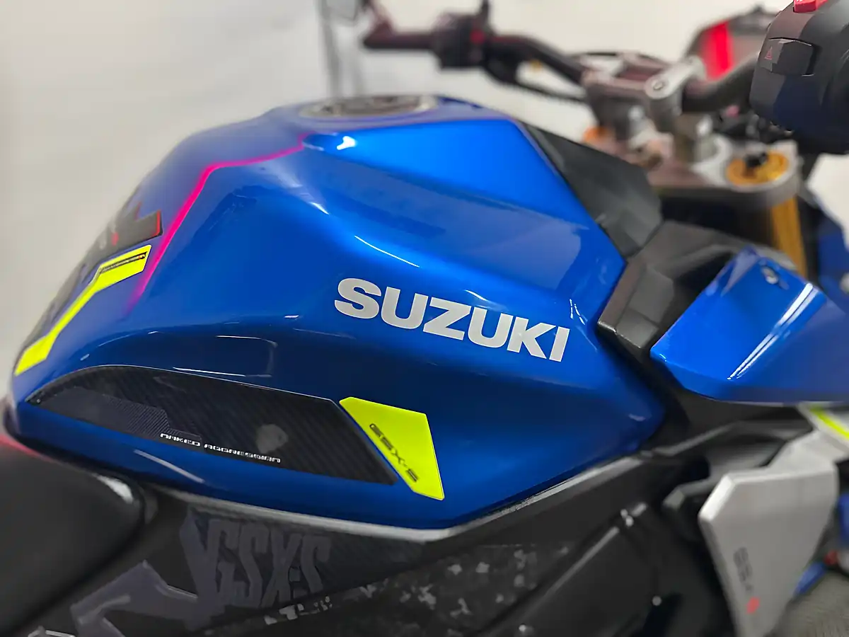 Used 2022 Suzuki GSX-S1000 Naked Blue - Interior and Exterior details 18