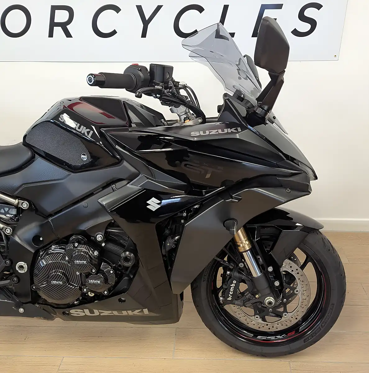 Used 2022 Suzuki GSX-S1000GT Black - Interior and Exterior details 7
