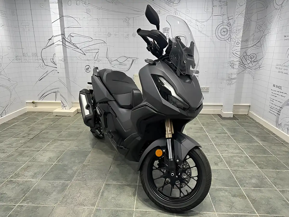 Used 2022 Suzuki GSX1300R Hayabusa Black - Interior and Exterior details 7