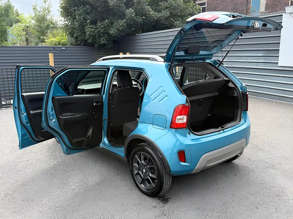 Used 2022 Suzuki Ignis Sz-T Blue - Interior and Exterior details 12