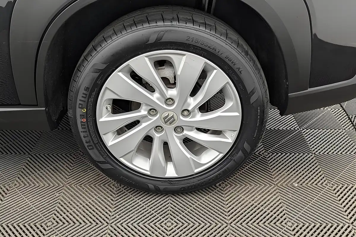Used 2022 Suzuki S-Cross Motion Black - Interior and Exterior details 20