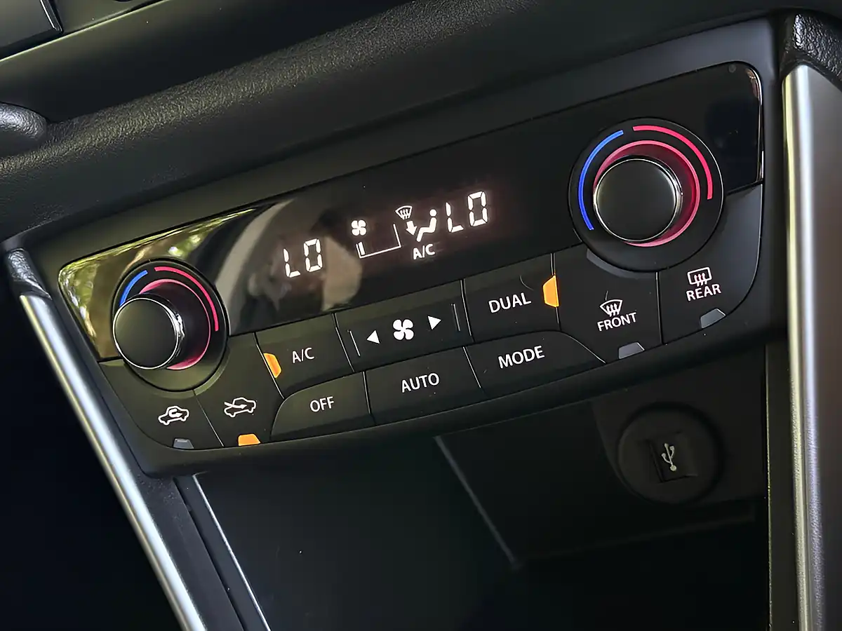 Used 2022 Suzuki S-Cross Motion Blue - Interior and Exterior details 16