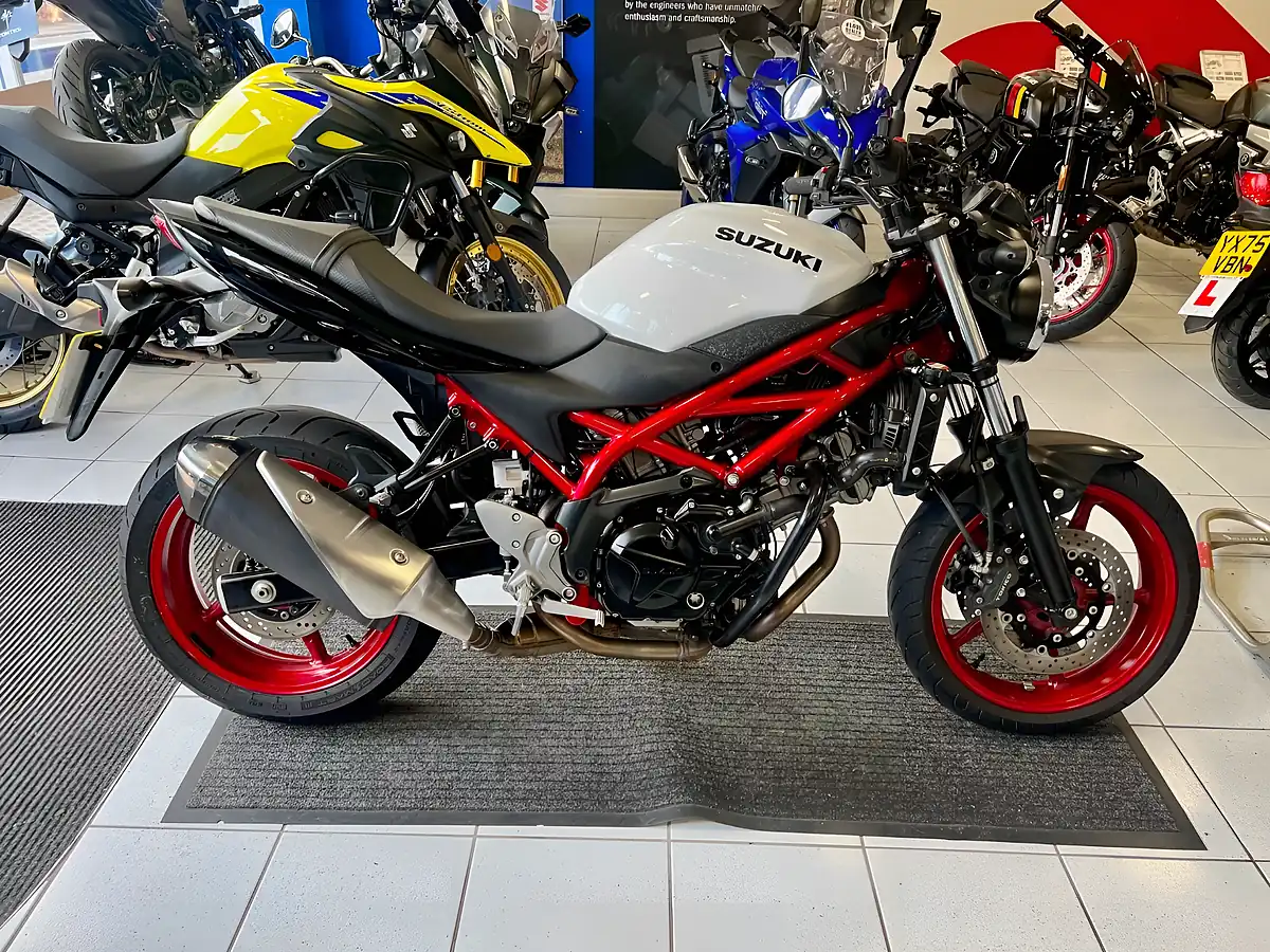 Used 2022 Suzuki SV650 a White - Front View