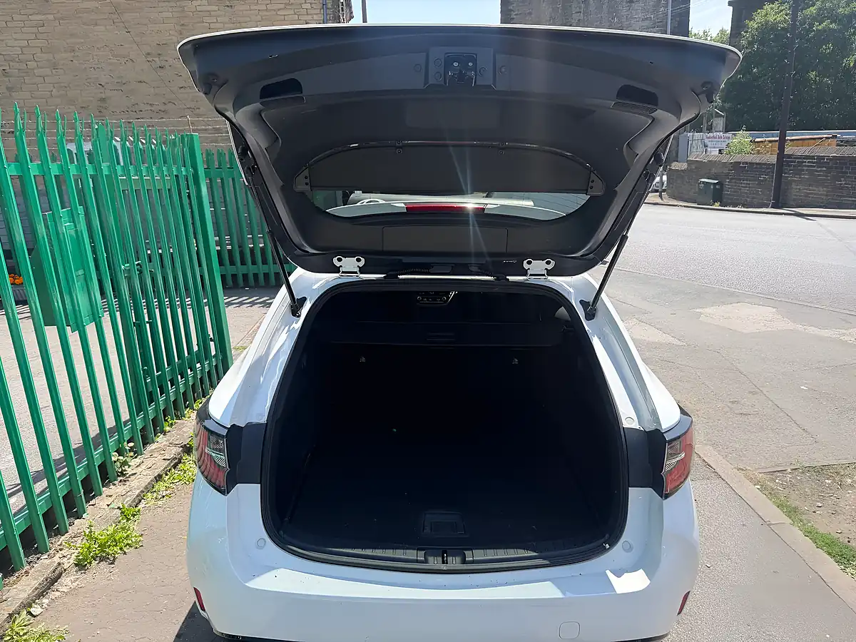 Used 2022 Suzuki Swace Sz-T White - Interior and Exterior details 11