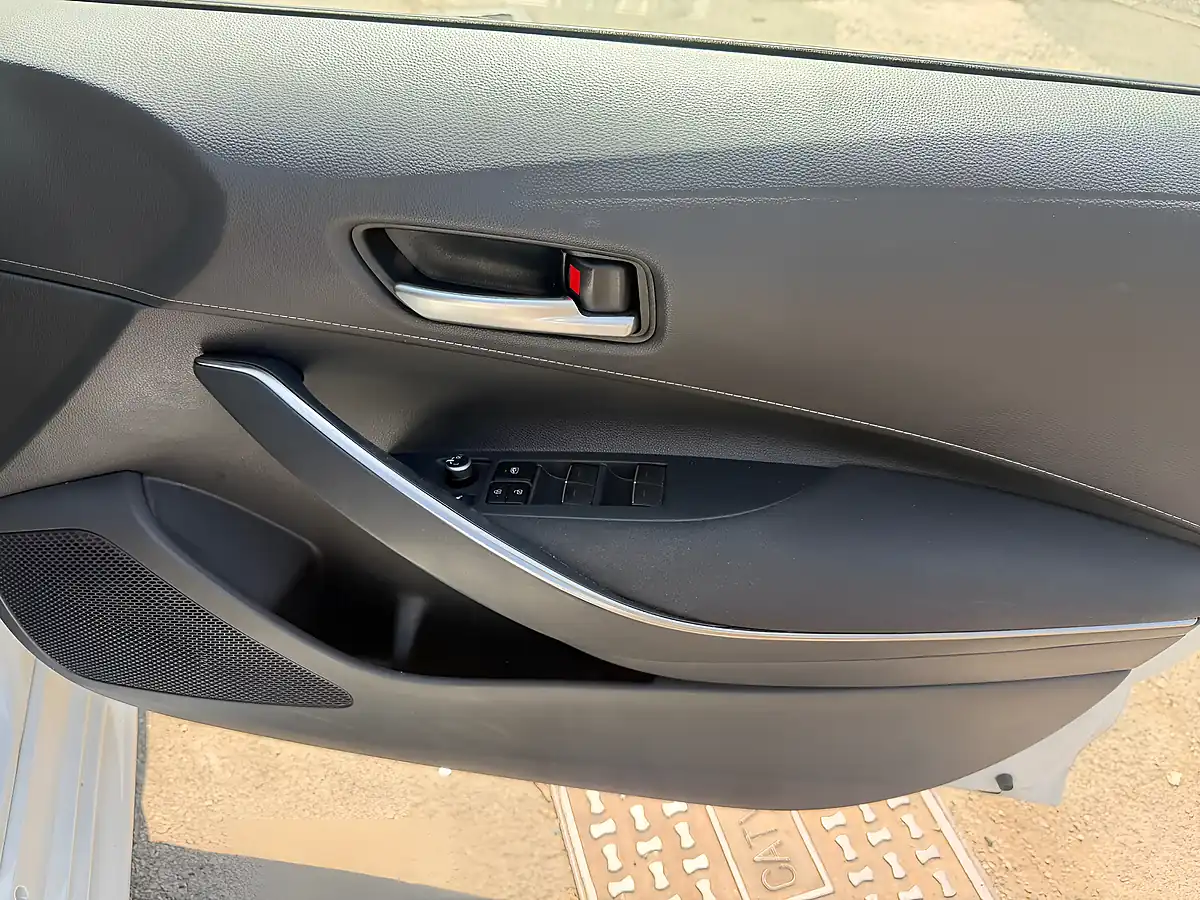 Used 2022 Suzuki Swace Sz-T White - Interior and Exterior details 16