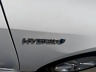 Used 2022 Suzuki Swace Sz-T White - Interior and Exterior details 18