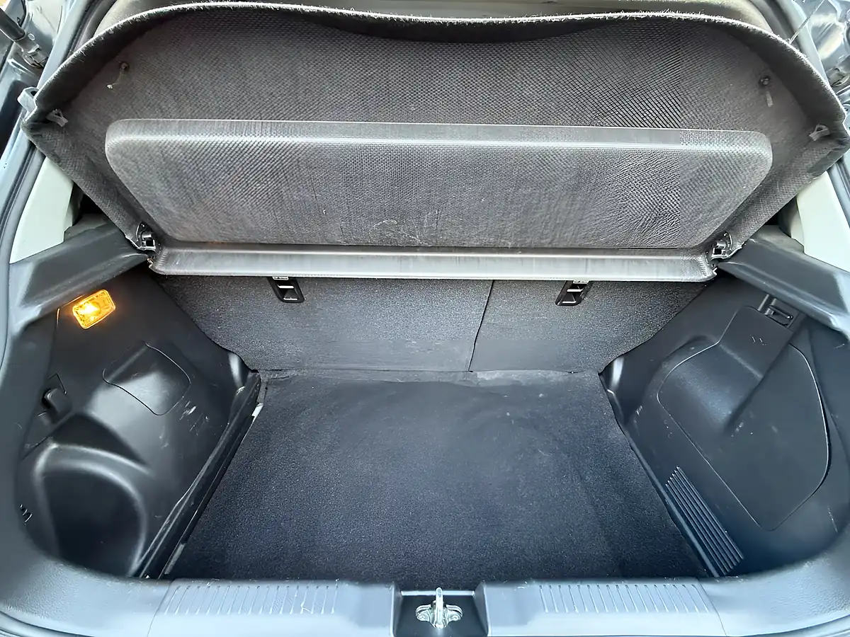 Used 2022 Suzuki Swift SZ5 Super Black Pearl - Interior and Exterior details 16