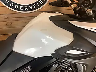 Used 2022 Suzuki V-Strom 650 White - Interior and Exterior details 11