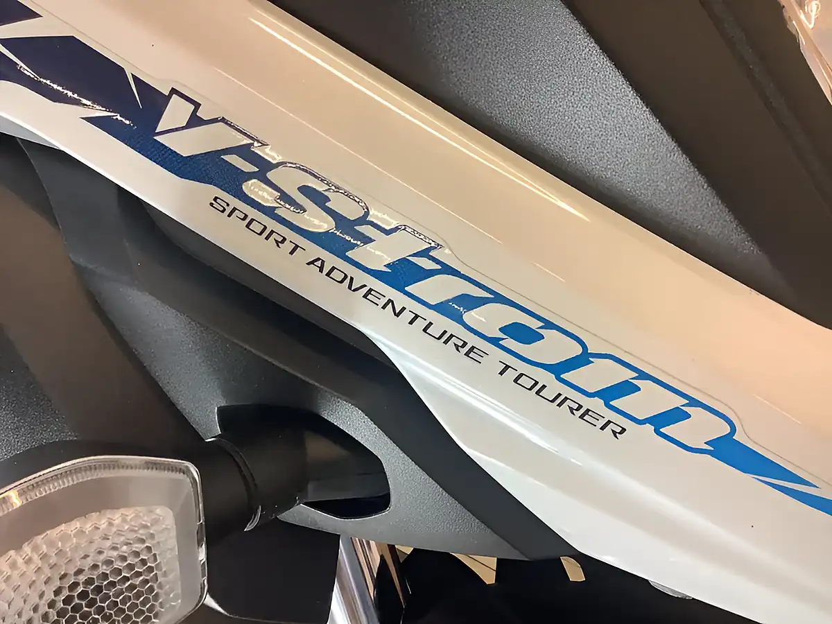Used 2022 Suzuki V-Strom 650 White - Interior and Exterior details 12