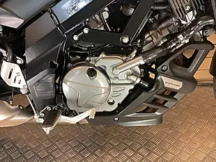 Used 2022 Suzuki V-Strom 650 White - Interior and Exterior details 17