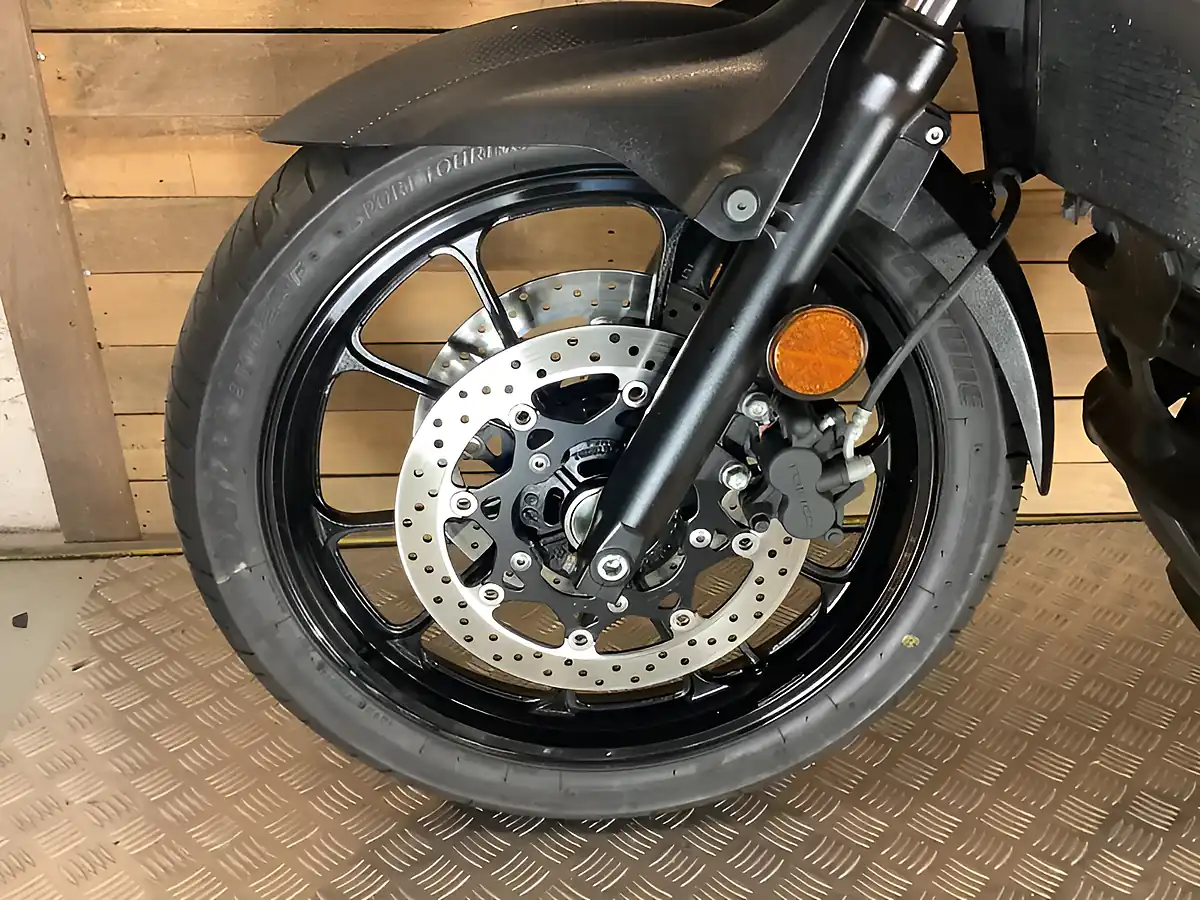 Used 2022 Suzuki V-Strom 650 White - Interior and Exterior details 20