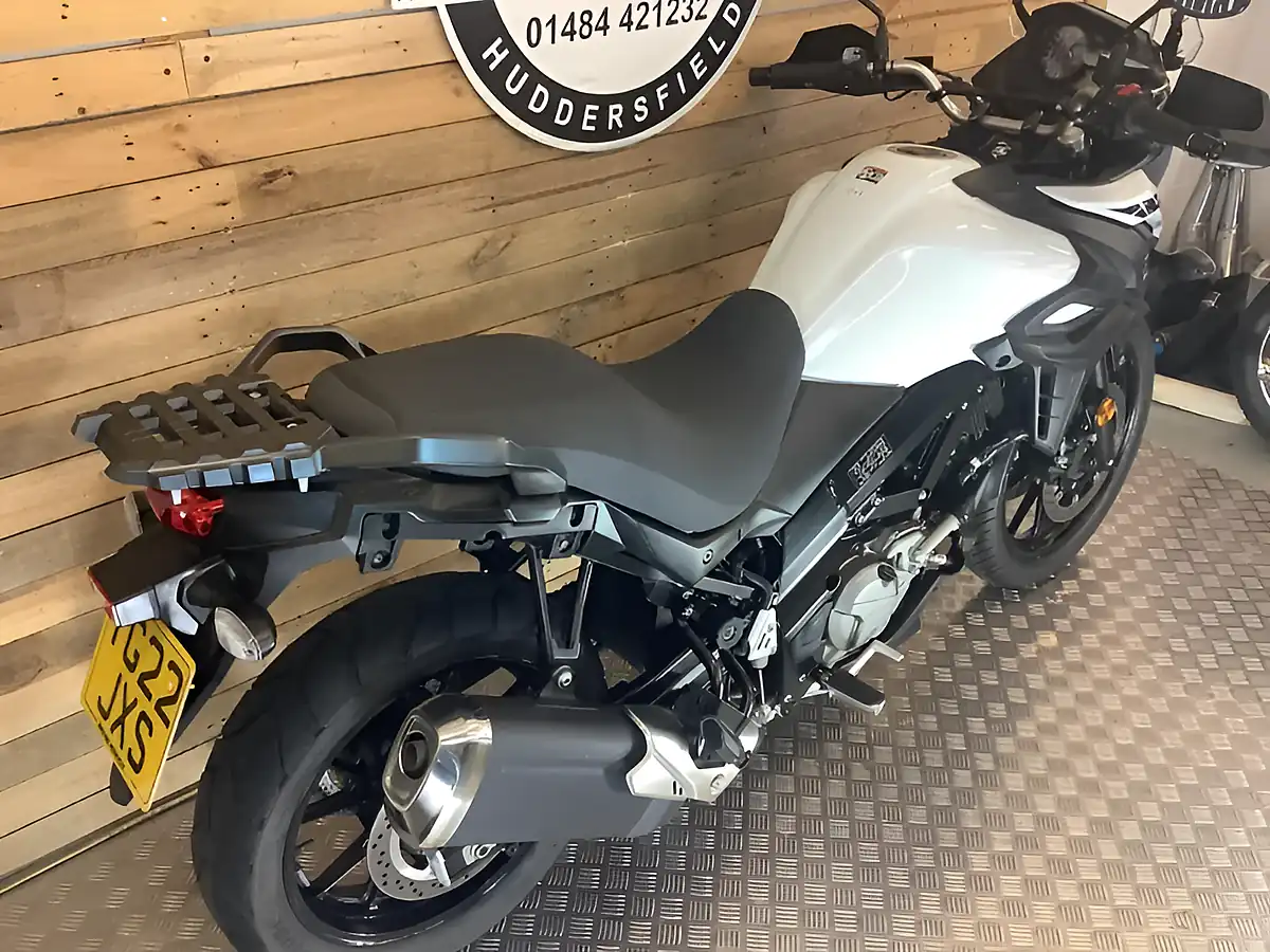 Used 2022 Suzuki V-Strom 650 White - Interior and Exterior details 4