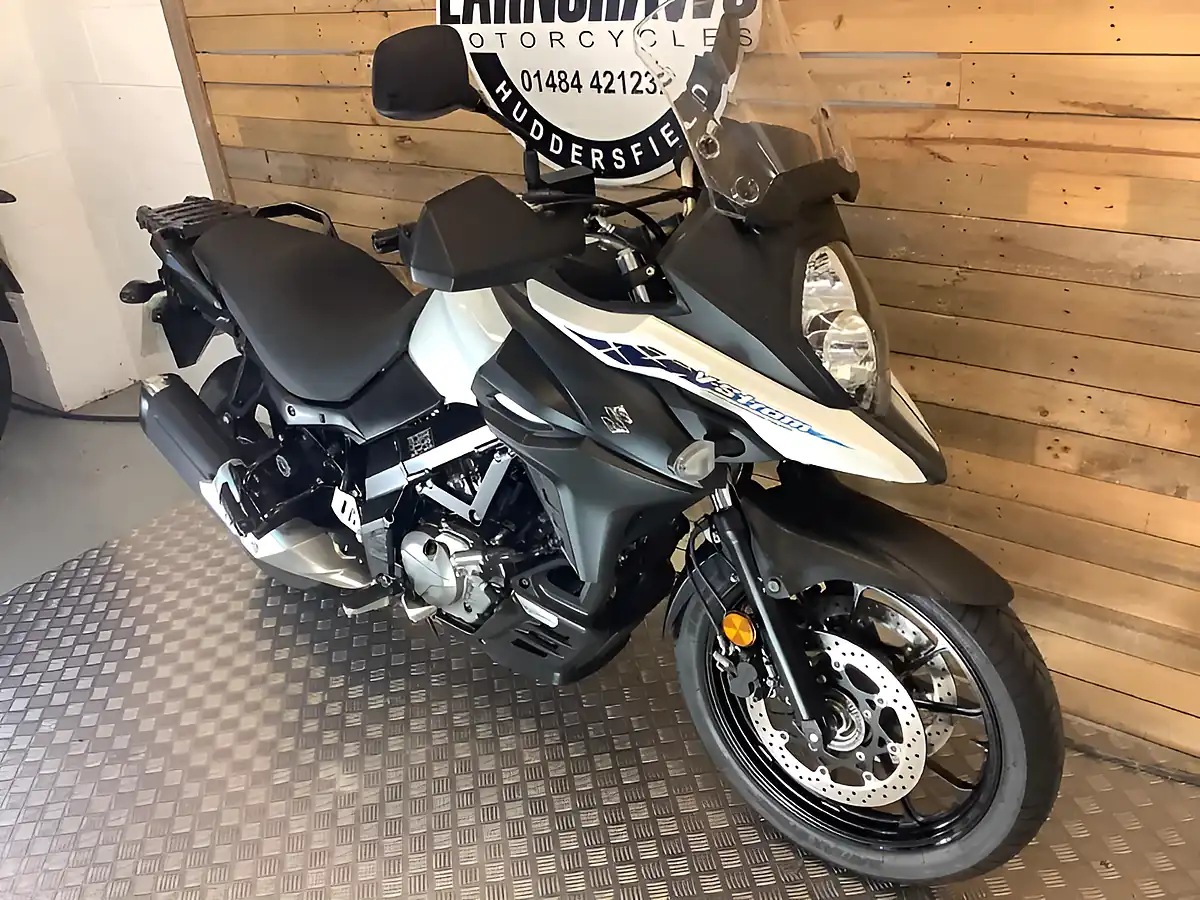 Used 2022 Suzuki V-Strom 650 White - Interior and Exterior details 5