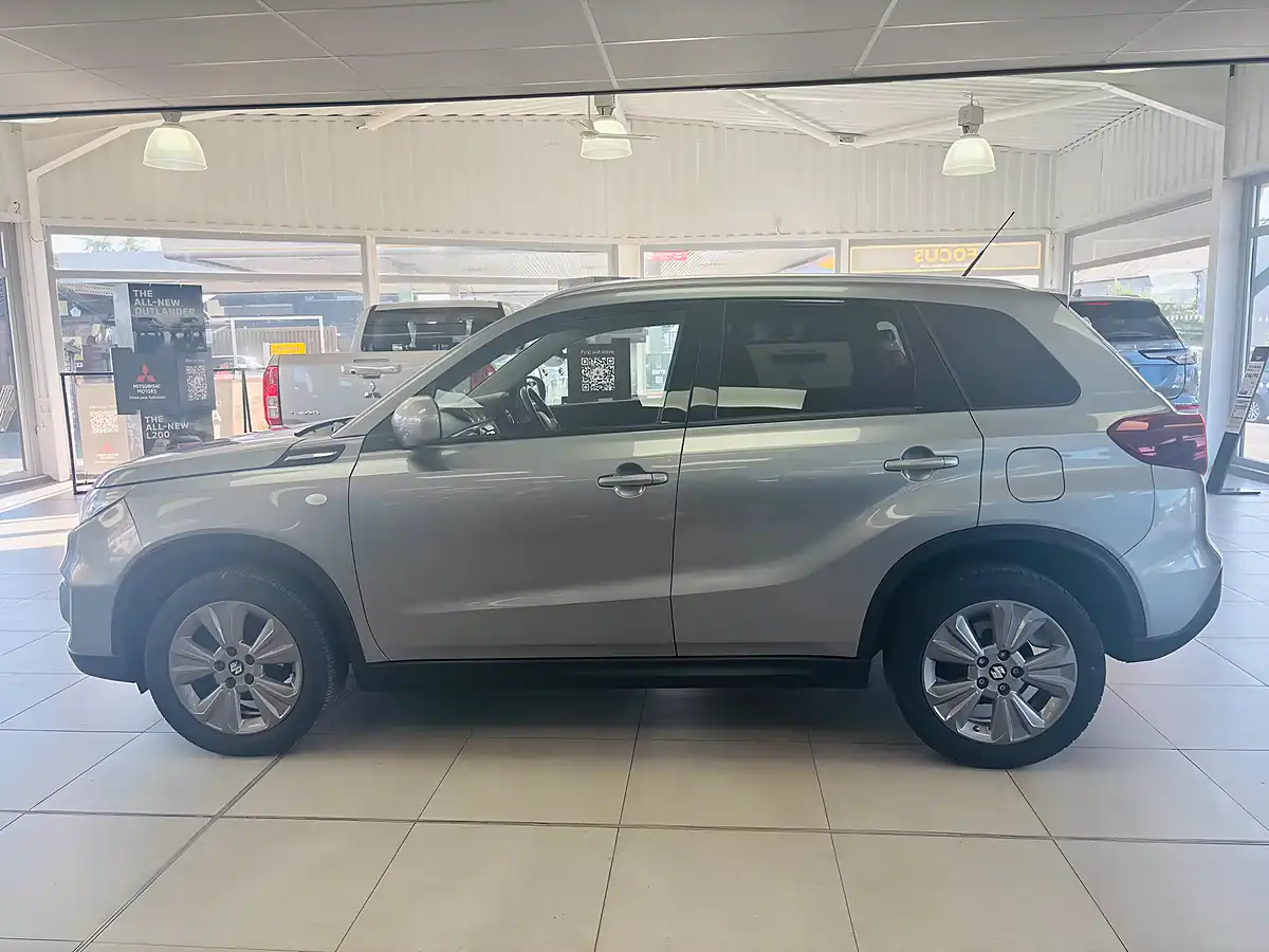 Used 2022 Suzuki Vitara Sz-T Allgrip Grey - Interior and Exterior details 4