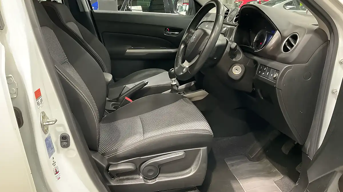 Used 2022 Suzuki Vitara Sz-T White - Interior and Exterior details 7