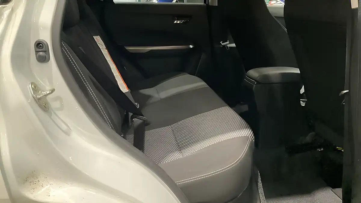 Used 2022 Suzuki Vitara Sz-T White - Interior and Exterior details 8
