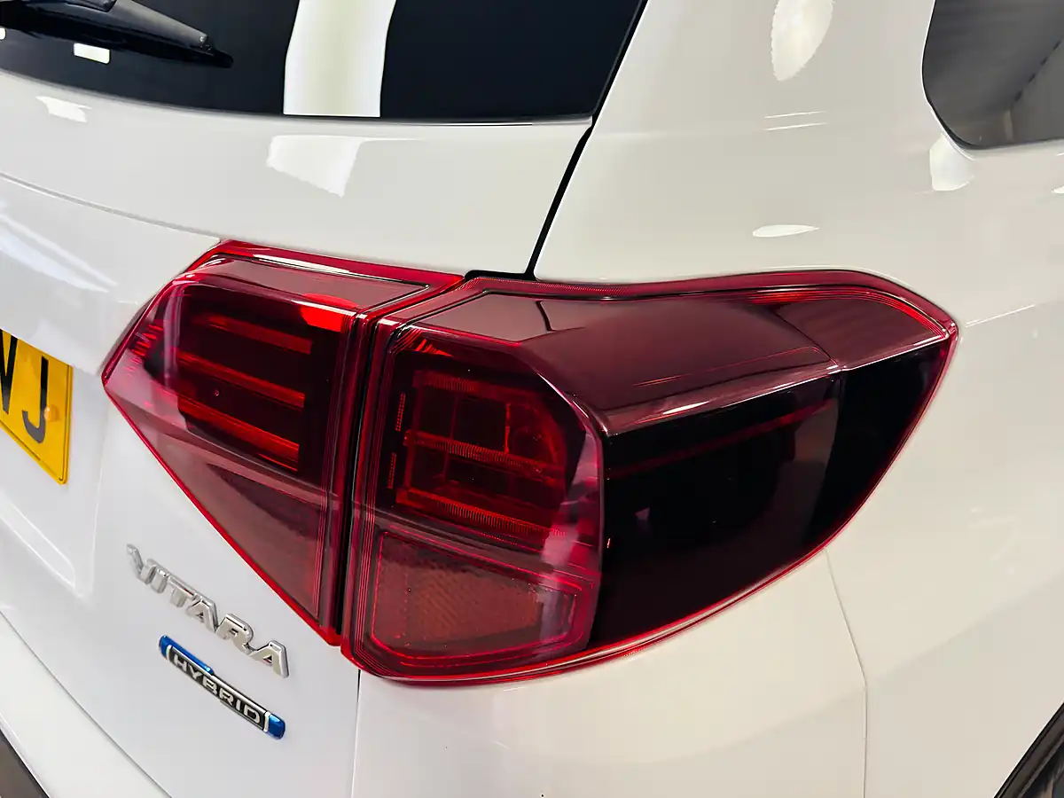 Used 2022 Suzuki Vitara Sz-T White - Interior and Exterior details 12