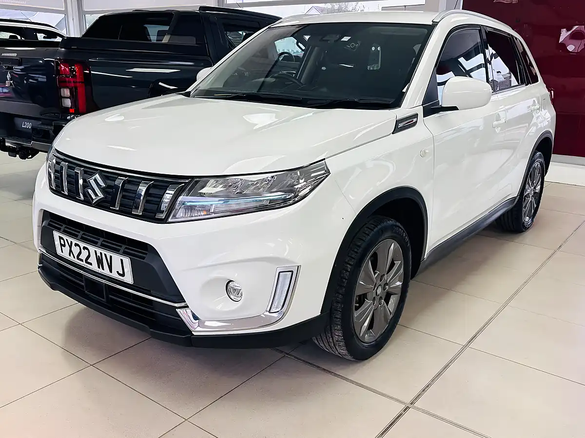 Used 2022 Suzuki Vitara Sz-T White - Interior and Exterior details 5