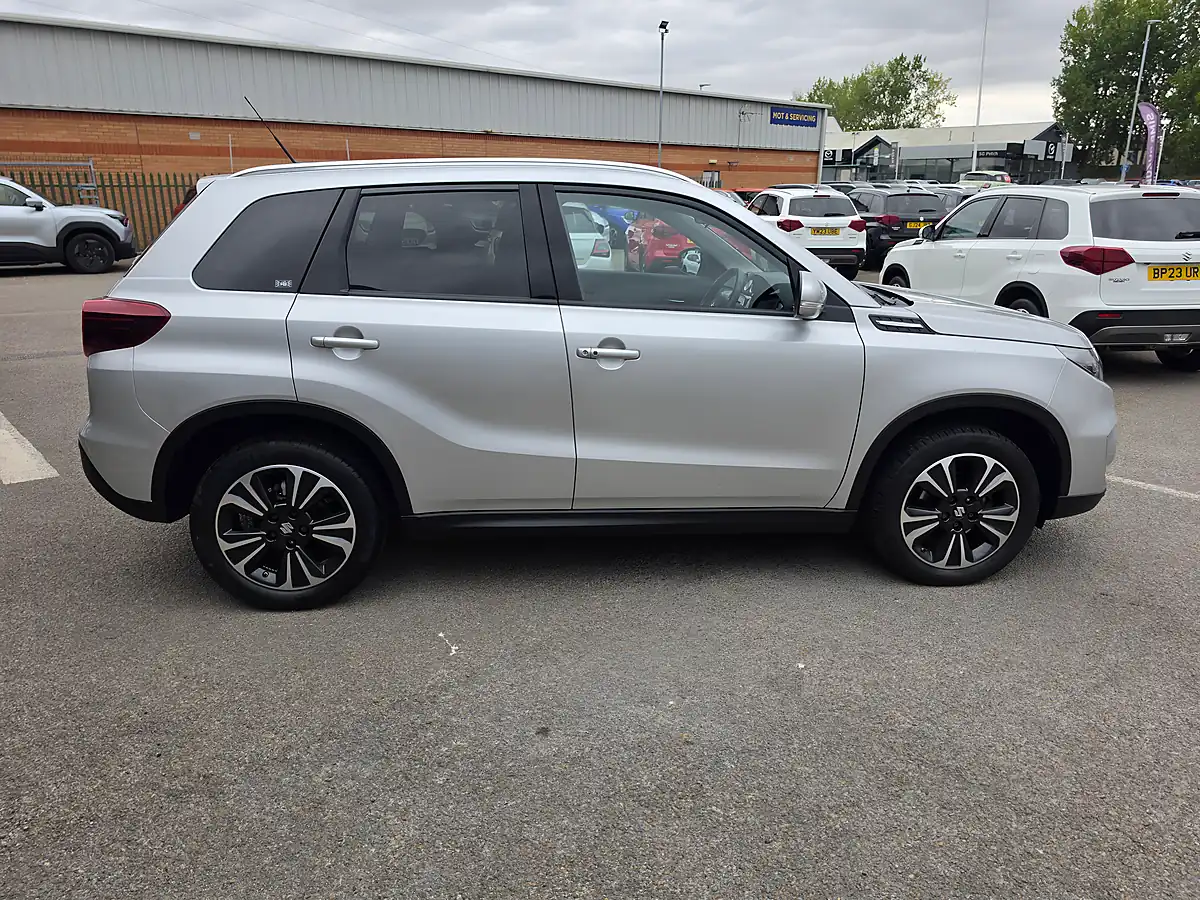 Used 2022 Suzuki Vitara SZ5 Silver - Interior and Exterior details 10