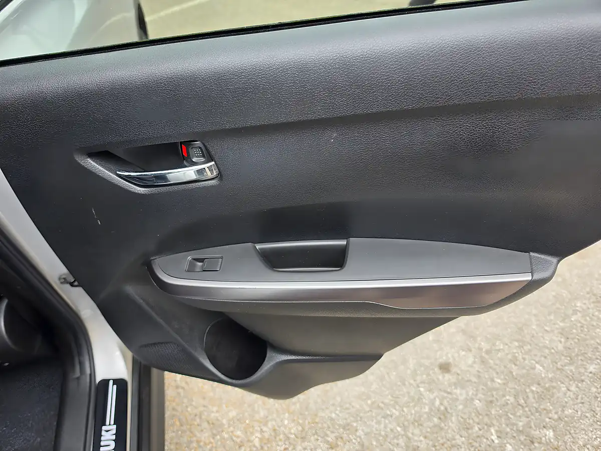 Used 2022 Suzuki Vitara SZ5 Silver - Interior and Exterior details 12