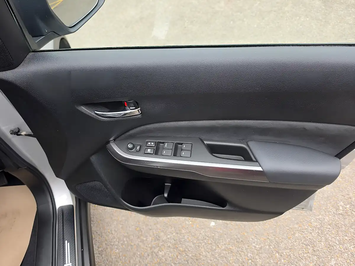 Used 2022 Suzuki Vitara SZ5 Silver - Interior and Exterior details 15