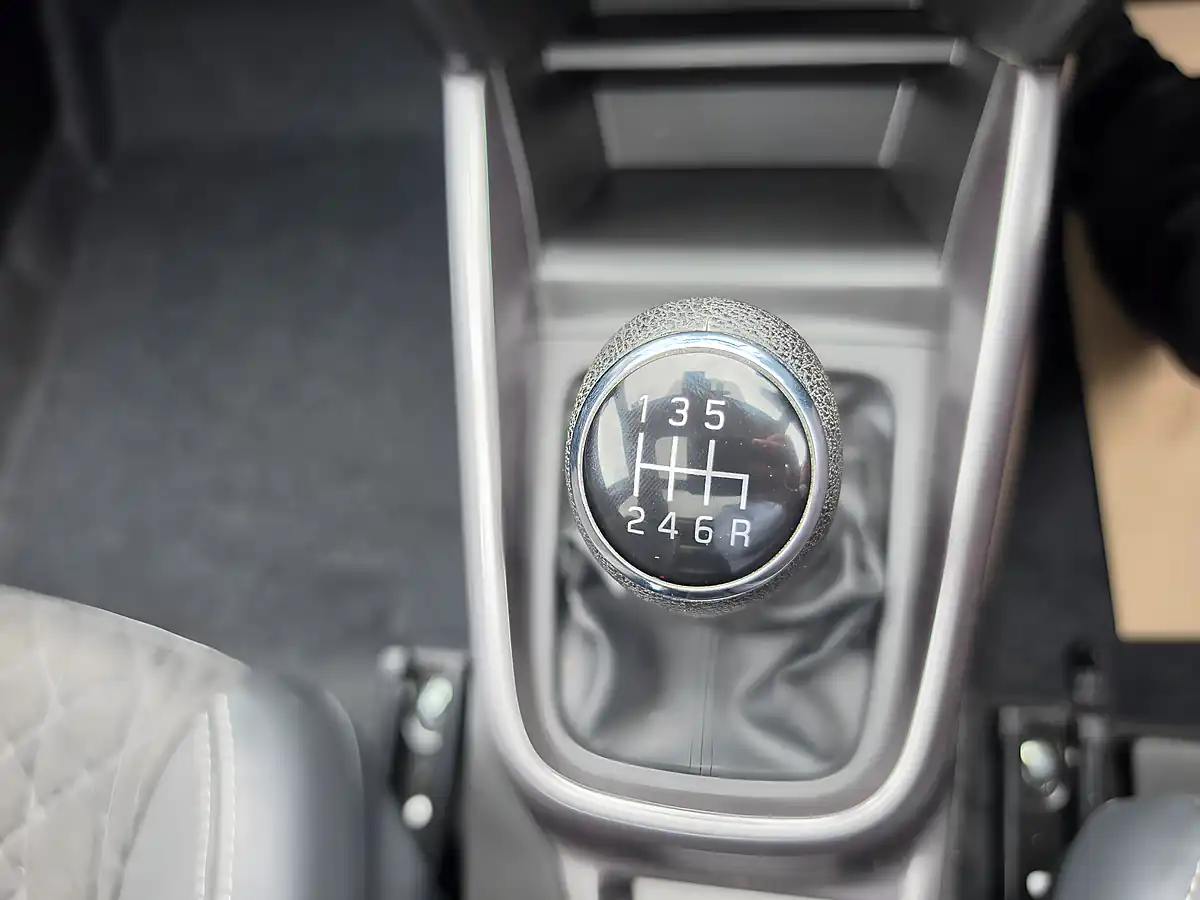 Used 2022 Suzuki Vitara SZ5 Silver - Interior and Exterior details 16