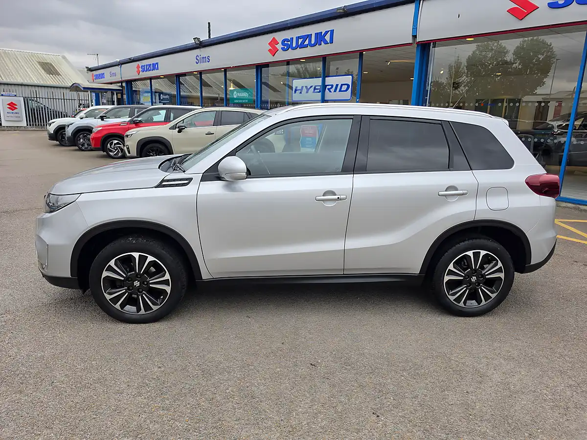 Used 2022 Suzuki Vitara SZ5 Silver - Interior and Exterior details 6