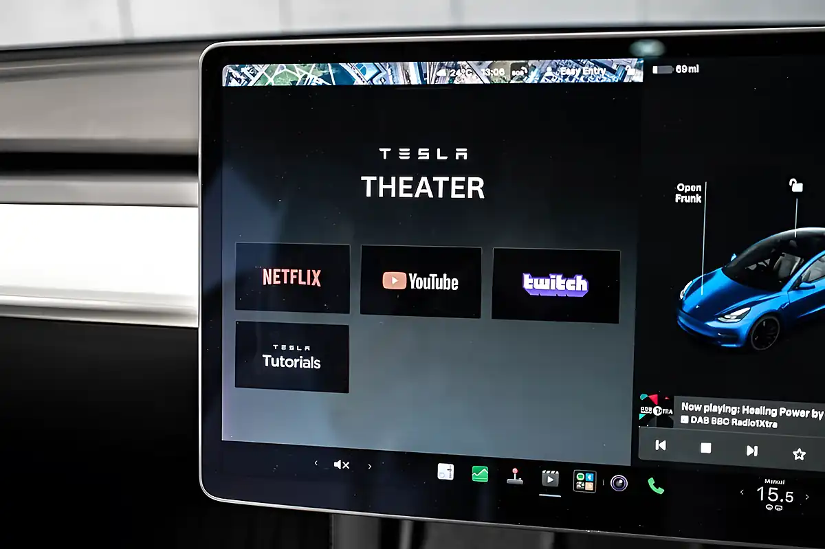 Used 2022 Tesla Model 3 Long Range Blue - Interior and Exterior details 17