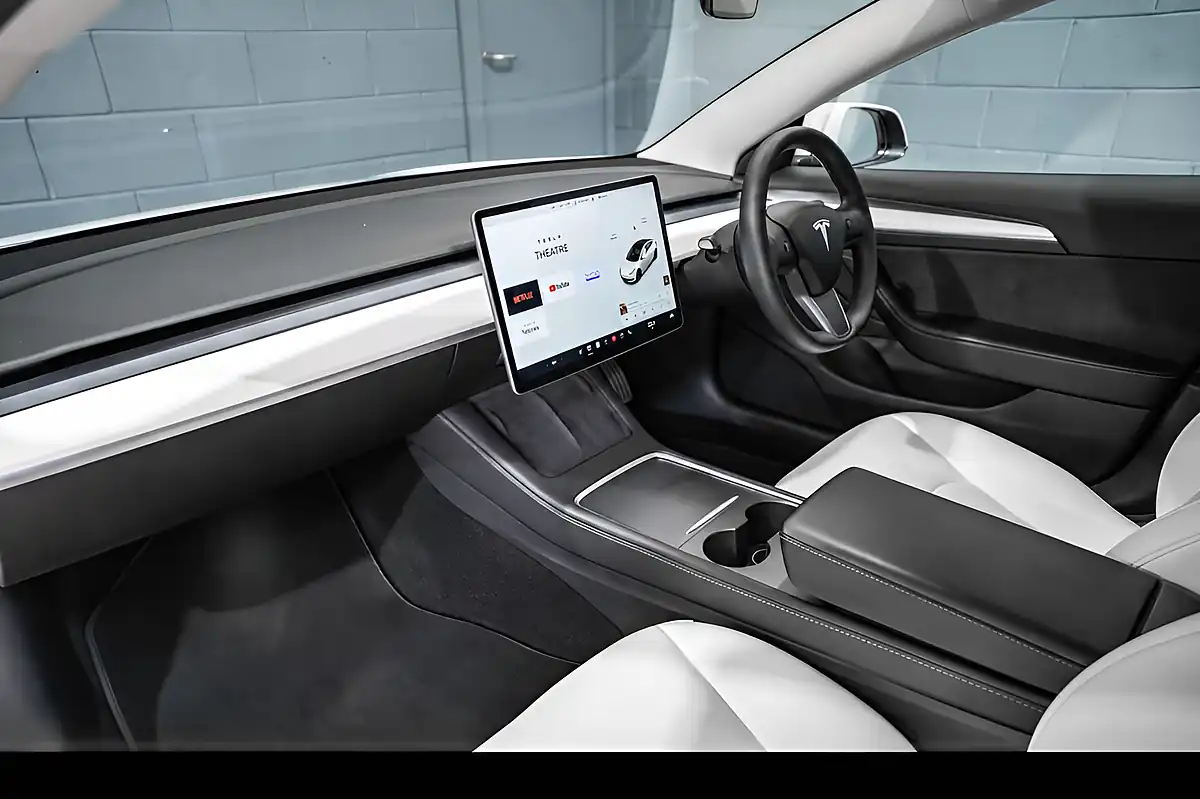 Used 2022 Tesla Model 3 Performance White - Interior and Exterior details 12