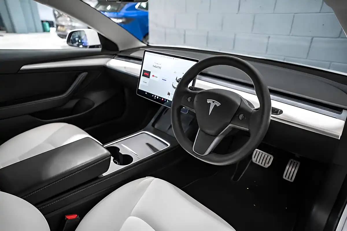 Used 2022 Tesla Model 3 Performance White - Interior and Exterior details 8