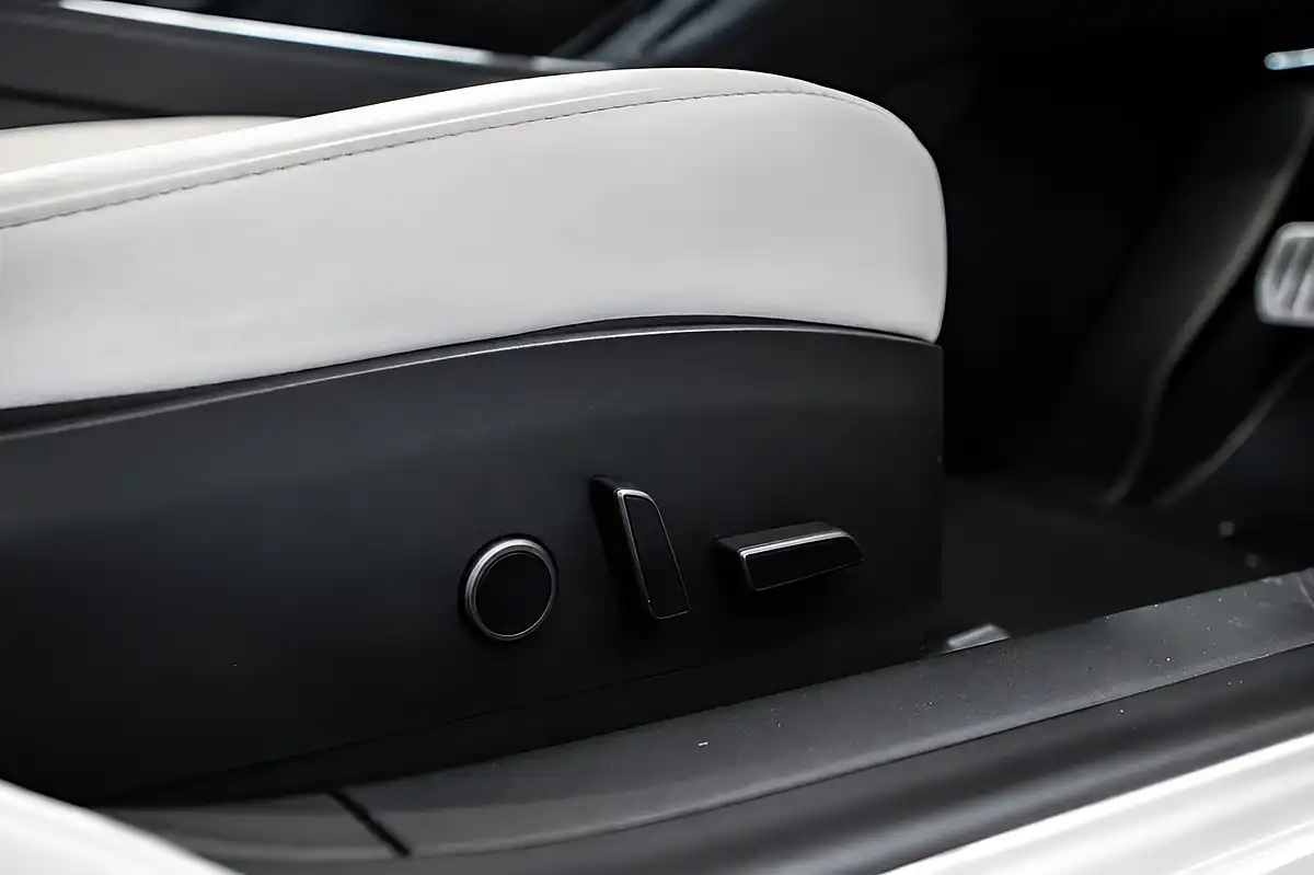 Used 2022 Tesla Model 3 Performance White - Interior and Exterior details 9